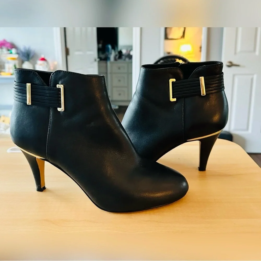 Vince Camuto Vinisha Black Leather Heeled Booties - Picture 2 of 7